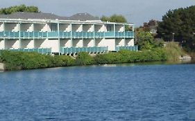 Coral Reef Inn & Condo Suites